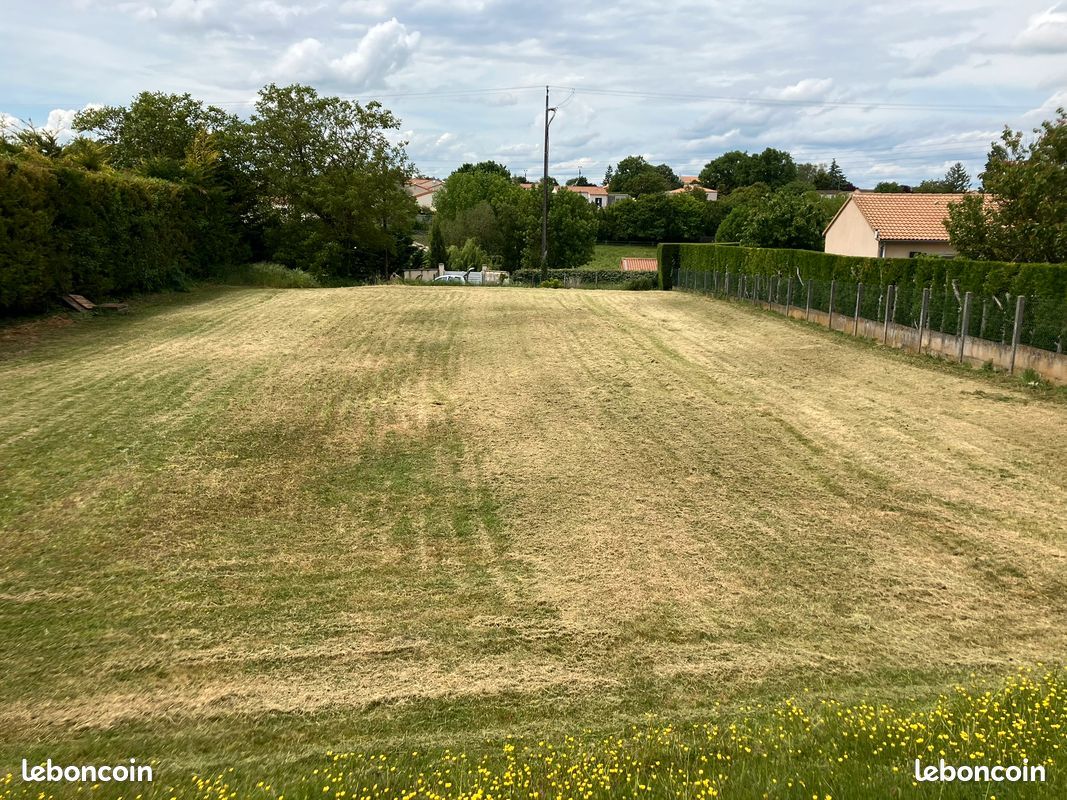  قطعة أرض في Saint-Jean-de-Thouars, France رقم 284176