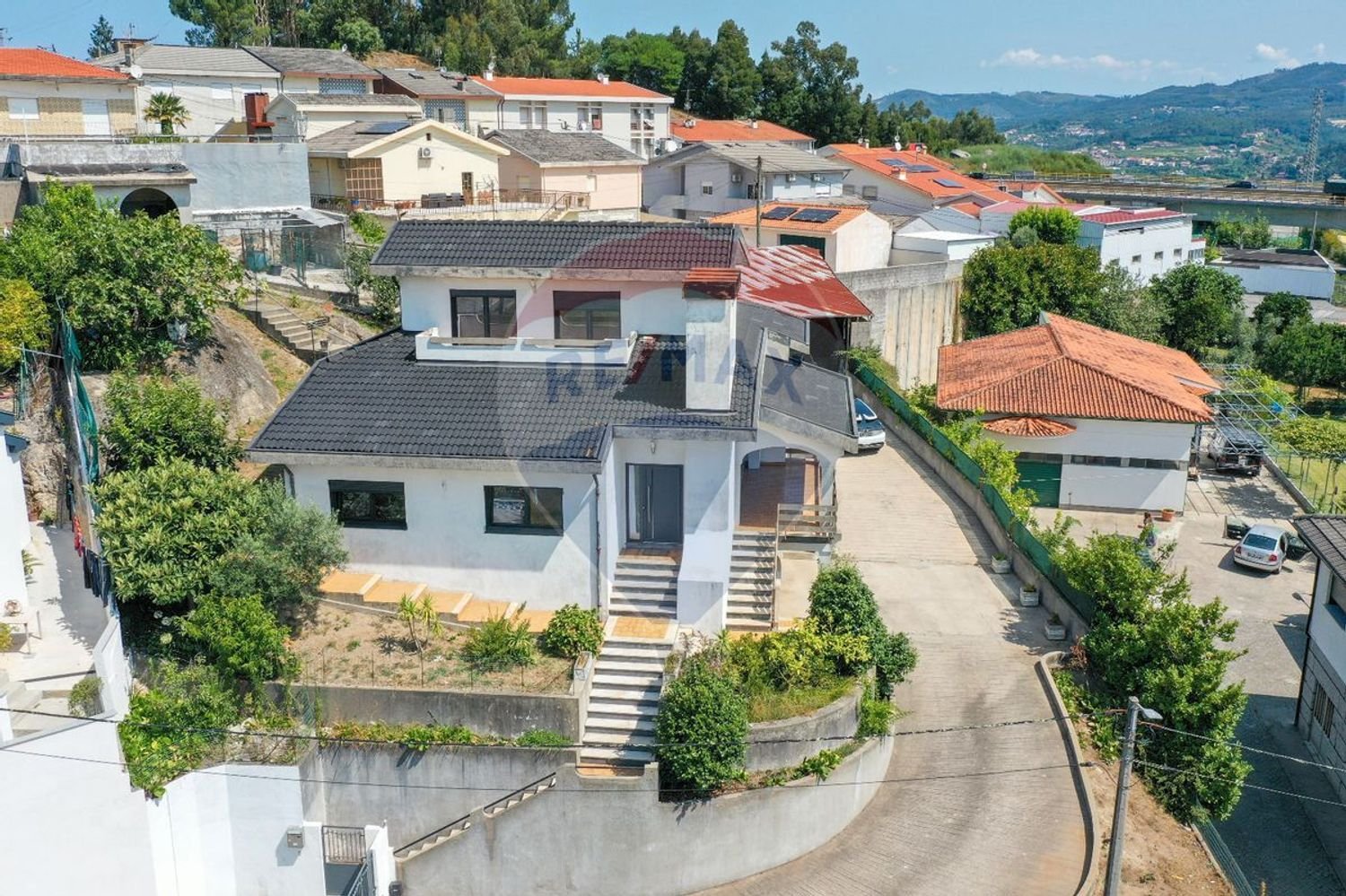 Дом с 4 спальнями в Гимарайнш, Португалия № 183310