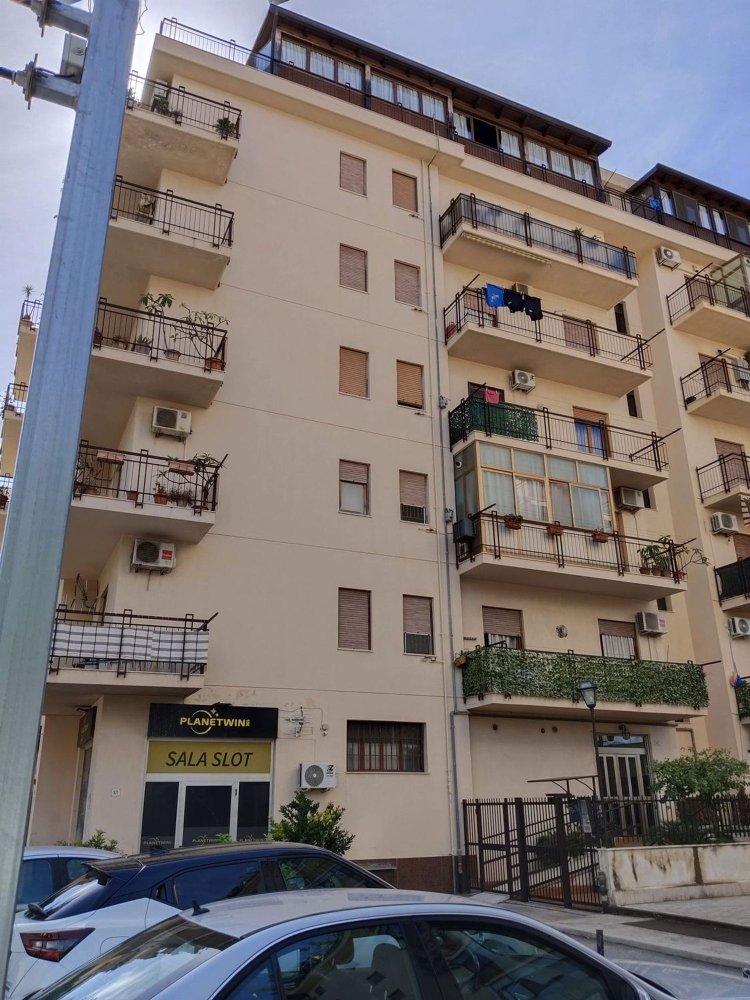 3 chambres Appartement à Palermo, Italy No. 341824