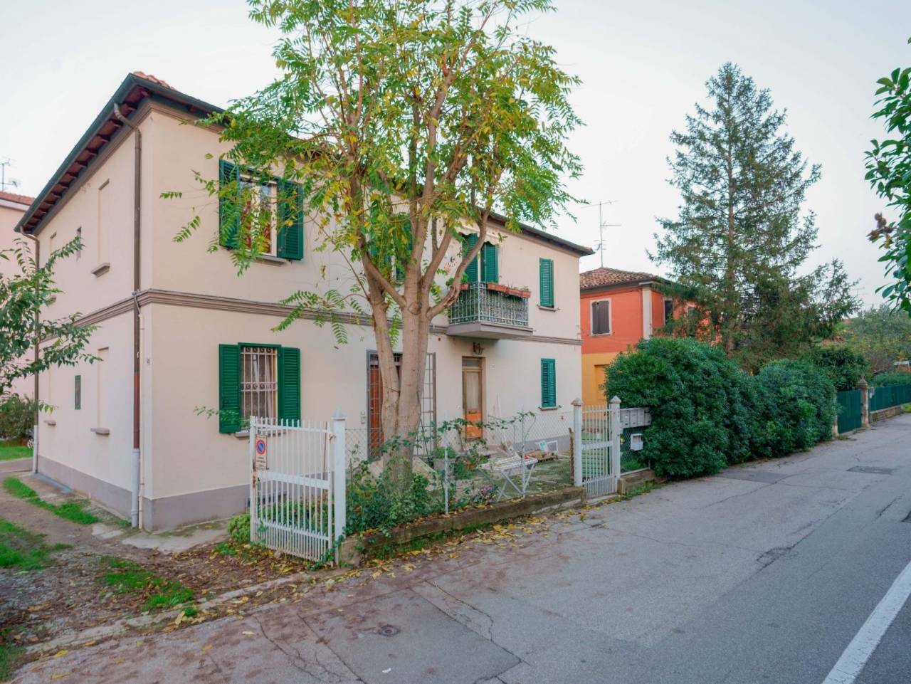 4 rooms Apartment in Bologna, Italy No. 17798