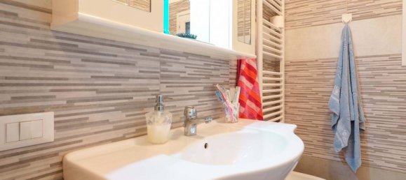 4 rooms Apartment in Bologna, Italy No. 17798 8