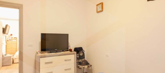4 rooms Apartment in Bologna, Italy No. 17798 17