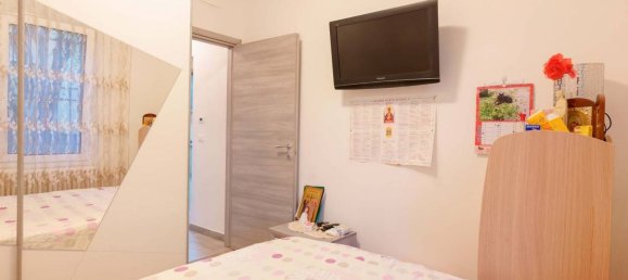 4 rooms Apartment in Bologna, Italy No. 17798 6