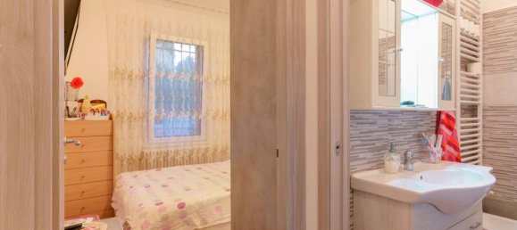 4 rooms Apartment in Bologna, Italy No. 17798 9