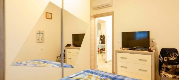 4 rooms Apartment in Bologna, Italy No. 17798 15