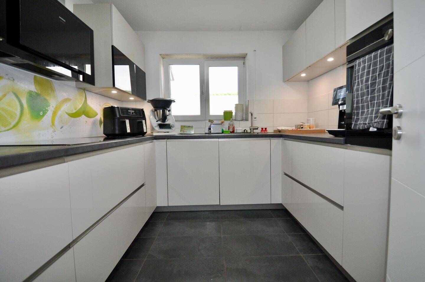 Квартира с 3 спальнями в Лёррах, Германия № 230540