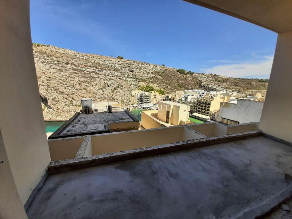 3 bedrooms Apartment in Xlendi, Malta No. 749