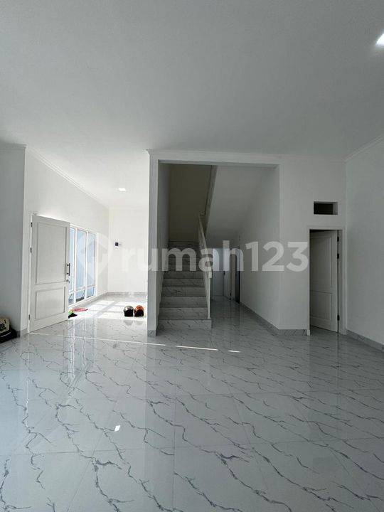 Дом с 3 спальнями в Джакарта, Индонезия № 2456