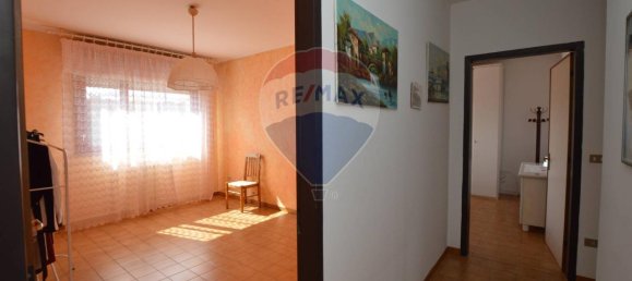 5 rooms Apartment in Savona, Italy No. 38761 38
