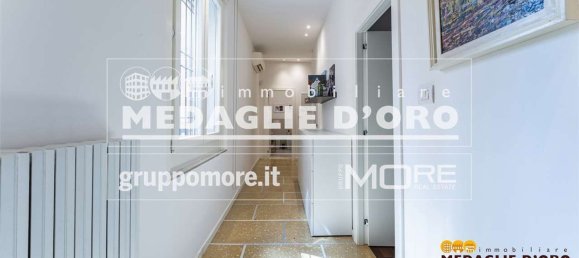 5 bedrooms Apartment in Modena, Italy No. 326395 9