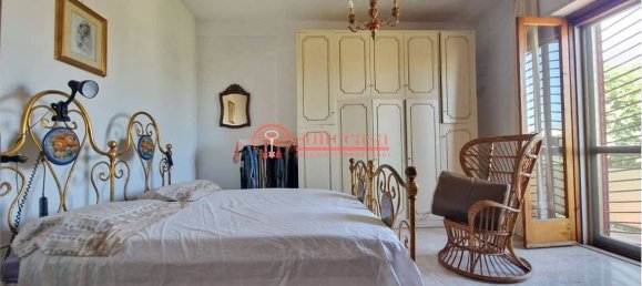 4 bedrooms Villa in Trani, Italy No. 272295 9