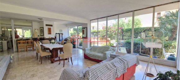 4 bedrooms Villa in Trani, Italy No. 272295 2