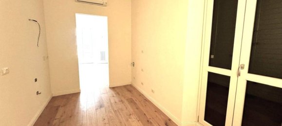 2 rooms Apartment in Florence, Italy No. 38550 8