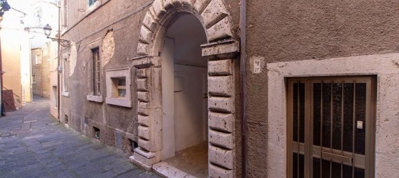 7 rooms House in Alviano, Italy No. 131721 2
