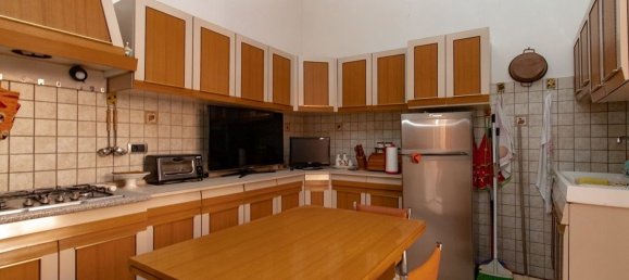 7 rooms House in Alviano, Italy No. 131721 12