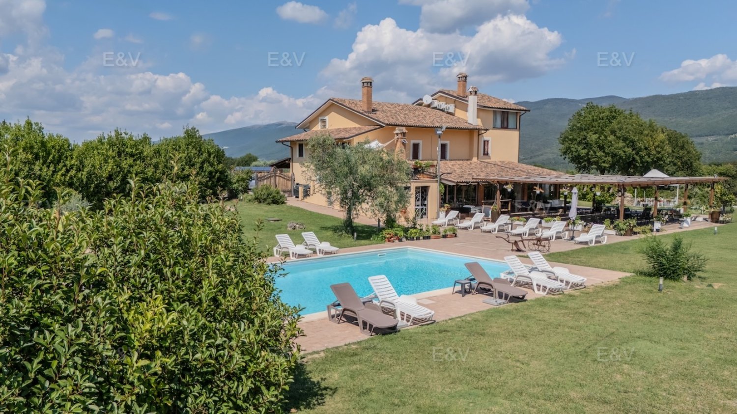 8 bedrooms Villa in Acquasparta, Italy No. 379249