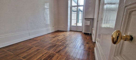 Villa de 3 dormitorios en Blois, France No. 94607 2