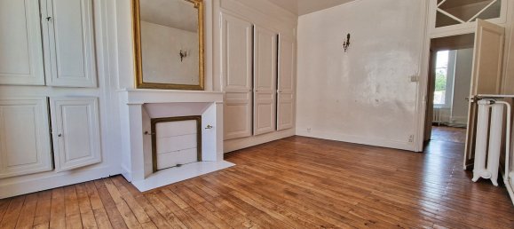 Villa de 3 dormitorios en Blois, France No. 94607 10