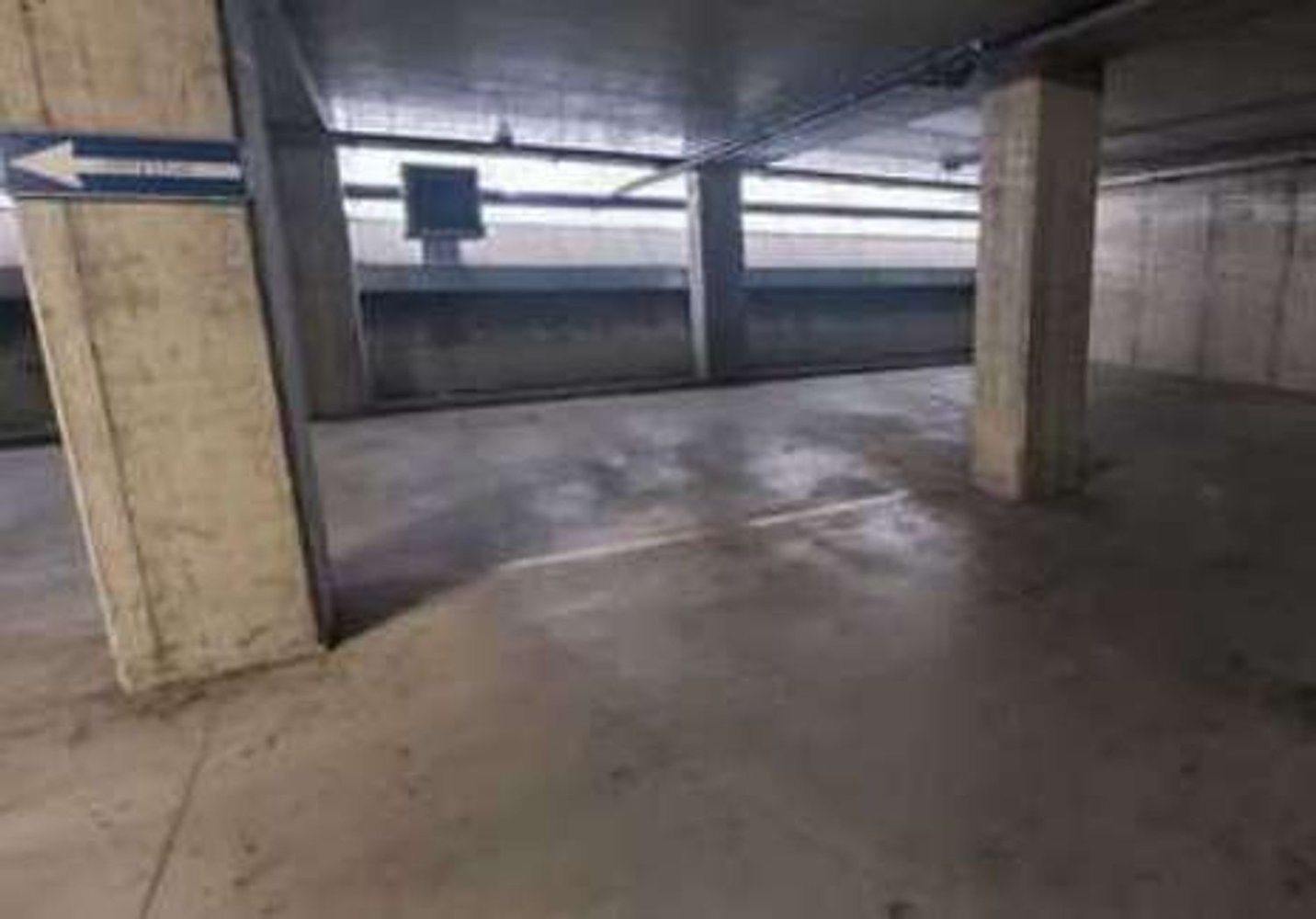 53m² Garage in Brescia, Italy No. 365344