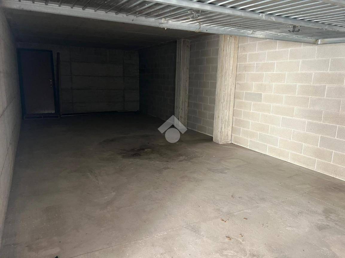  مرآب في Caravaggio, Italy 42متر مربع رقم 348613