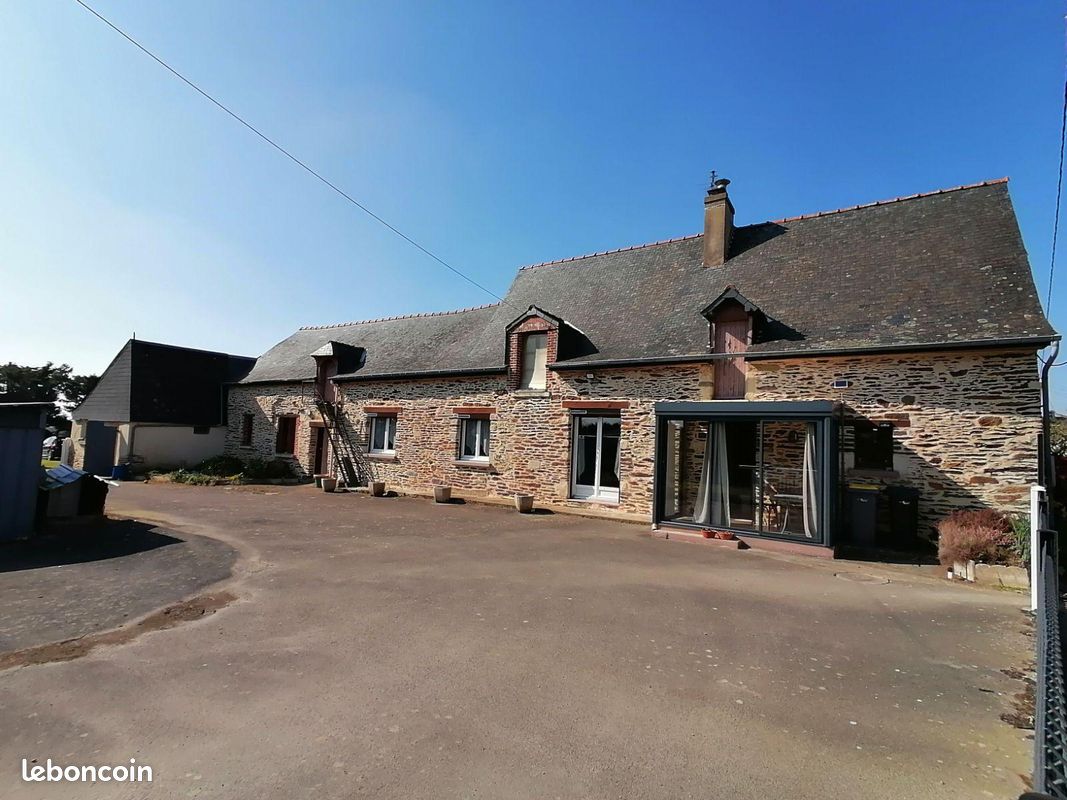 Casa de 3 dormitorios en Pont-Pean, France No. 331913