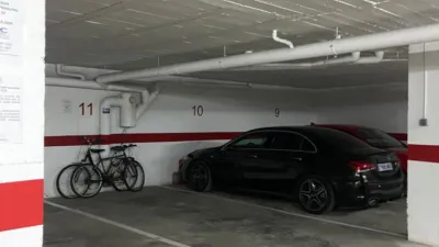 Garage in Girona, Spain 388m², Nr. 250068