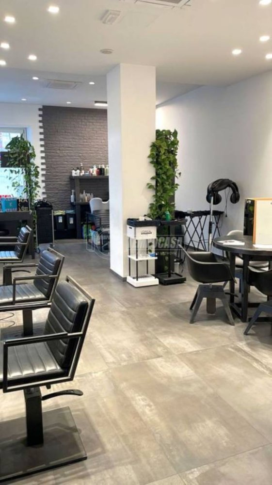 3 rooms Commercial property in Macerata, Italy No. 65550