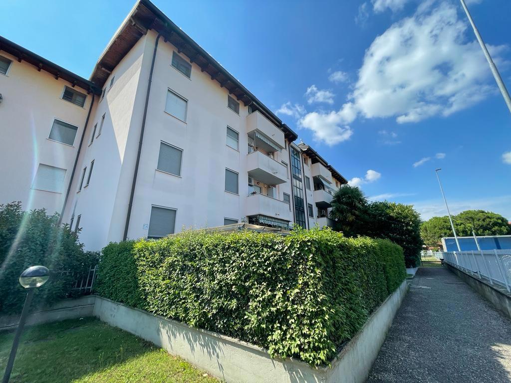 Квартира с 3 комнатами в Корбетта, Италия № 113468