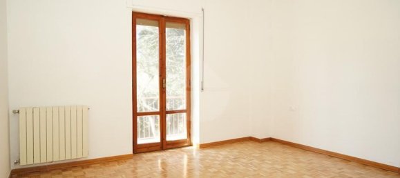 6 rooms Apartment in Gubbio, Italy No. 49313 10