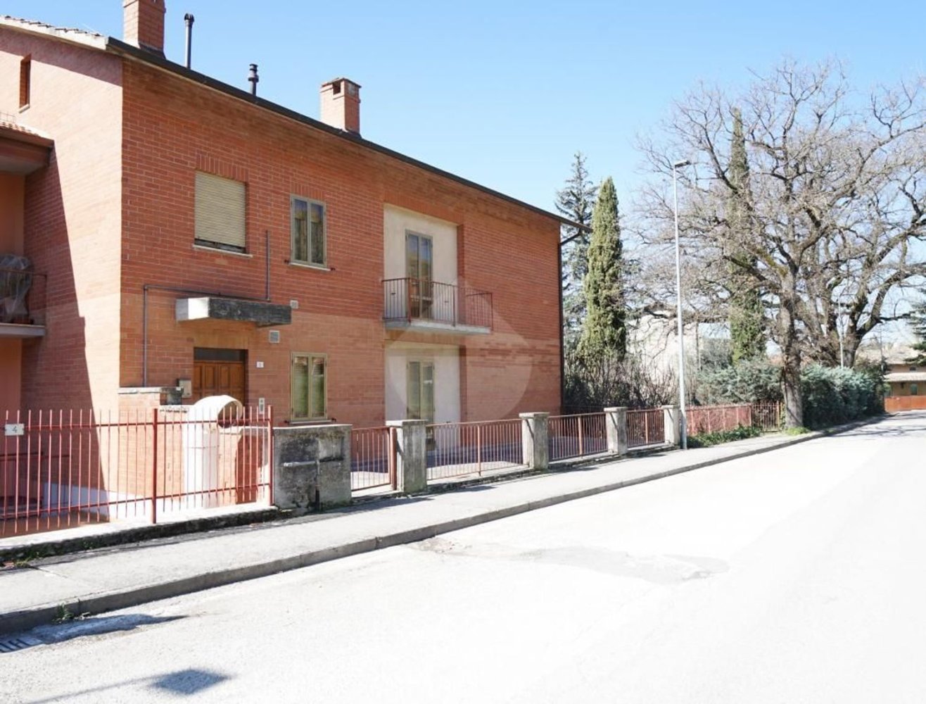 6 rooms Apartment in Gubbio, Italy No. 49313