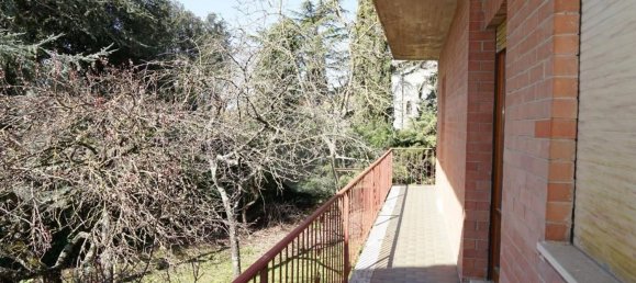 6 rooms Apartment in Gubbio, Italy No. 49313 4
