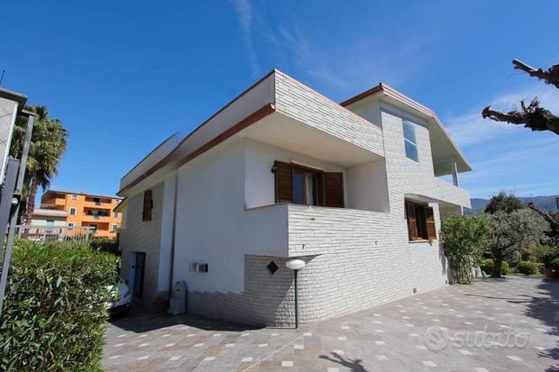 7غرفة فيلا في Montalto Uffugo, Italy رقم 251352