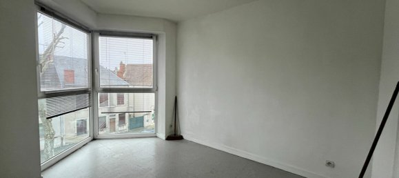 2 chambres Appartement à Saint-Florent-sur-Cher, France No. 77773 3