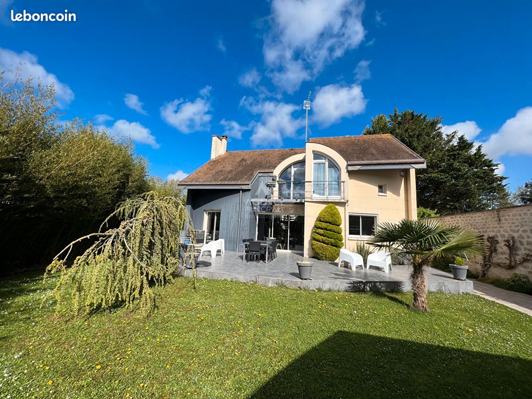 4 chambres Maison à Cergy, France No. 183287