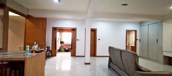 4 bedrooms Commercial property in Pattaya, Thailand No. 328 16