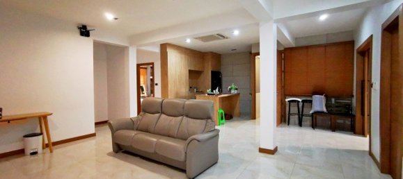 4 bedrooms Commercial property in Pattaya, Thailand No. 328 12