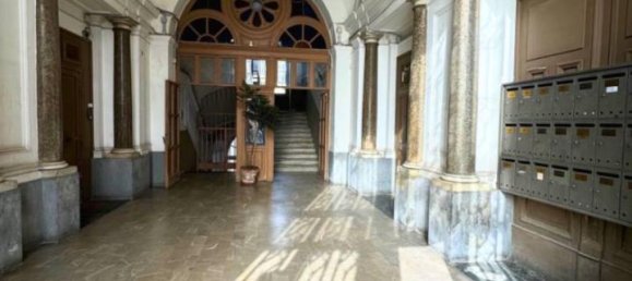 11 rooms Apartment in Naples, Italy No. 64591 5