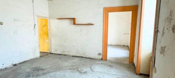 11 rooms Apartment in Naples, Italy No. 64591 6