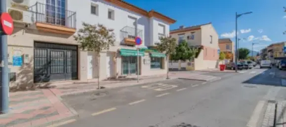 82m² Commercial property in Armilla, Spain No. 97871 2