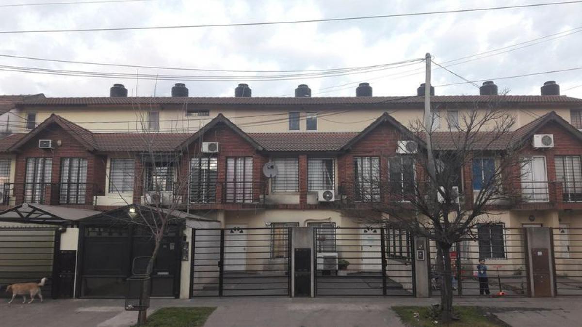 Casa de 3 dormitorios en San Miguel, Argentina No. 68077