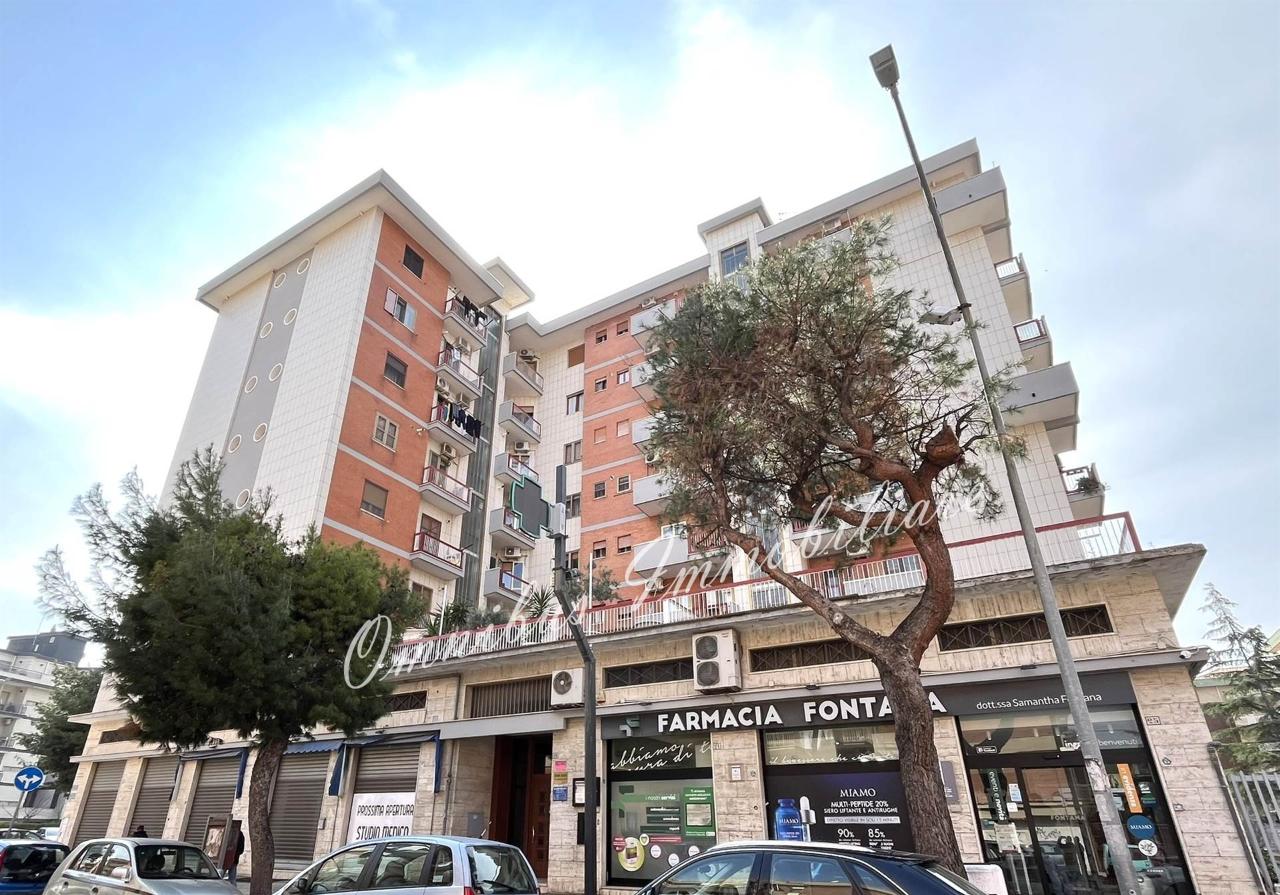 Квартира с 3 комнатами в Фоджа, Италия № 42273