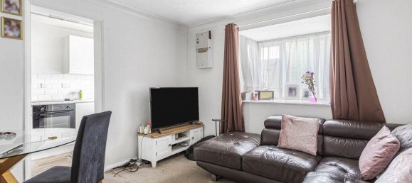 1 bedroom Apartment in Surrey, United Kingdom No. 8620 6
