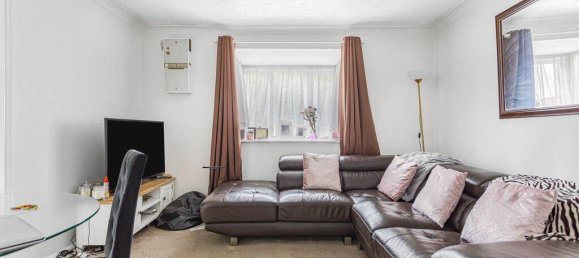 1 bedroom Apartment in Surrey, United Kingdom No. 8620 2