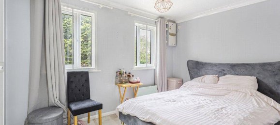 1 bedroom Apartment in Surrey, United Kingdom No. 8620 4