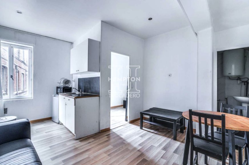 562m² Building in Lille, France No. 79492