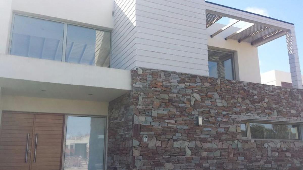 4 bedrooms House in Mar del Plata, Argentina No. 75199