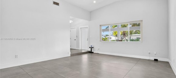 4 dormitorios villa en venta en Miami, Miami-Dade, Florida, USA № 614176 5