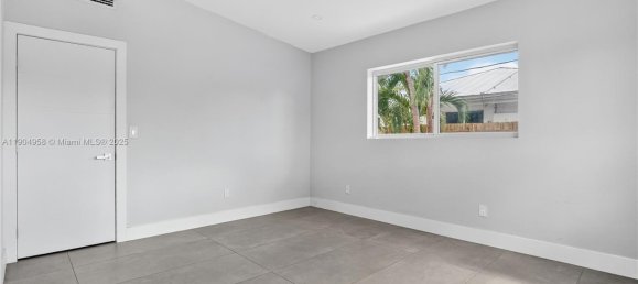 4 dormitorios villa en venta en Miami, Miami-Dade, Florida, USA № 614176 16