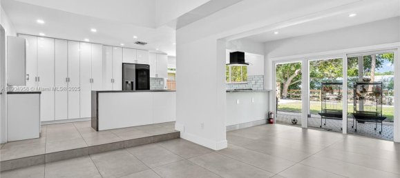 4 dormitorios villa en venta en Miami, Miami-Dade, Florida, USA № 614176 12
