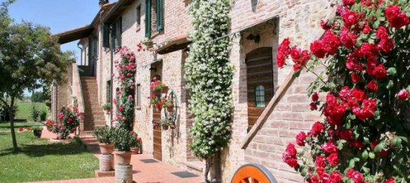 9 bedrooms Apartment in Castiglione del Lago, Italy No. 418 4